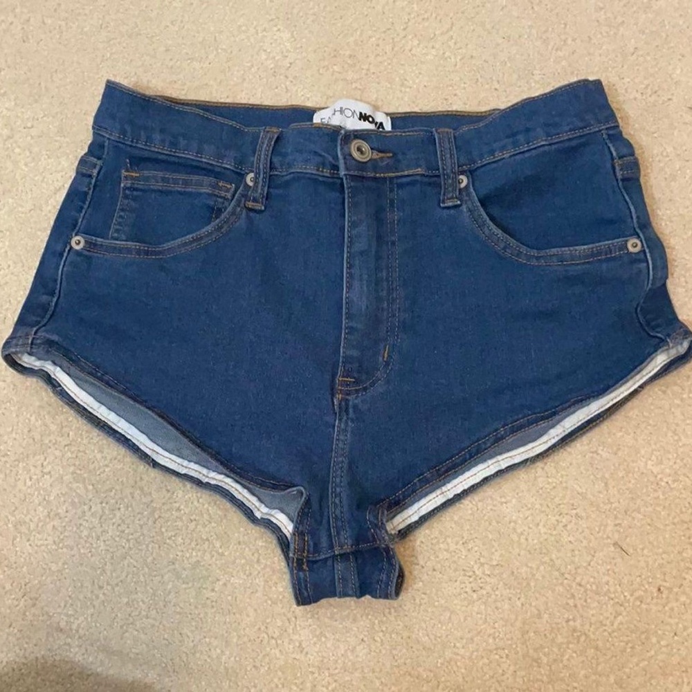 Fashion Nova denim booty shorts, size 11